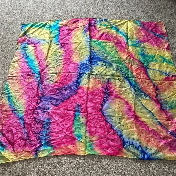 100% Silk Rainbow Tie Dye Printed 33” x 34” scarf - Picture 2 of 5